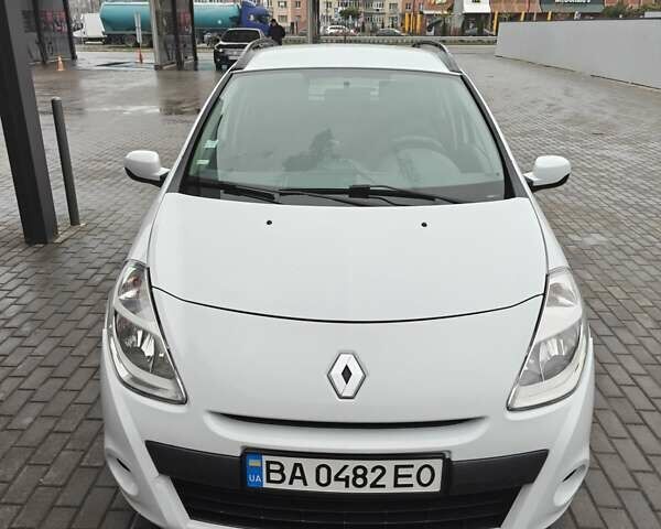 Білий Рено Кліо, об'ємом двигуна 1.46 л та пробігом 240 тис. км за 5300 $, фото 1 на Automoto.ua