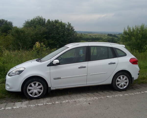 Белый Рено Клио, объемом двигателя 1.5 л и пробегом 284 тыс. км за 5400 $, фото 1 на Automoto.ua