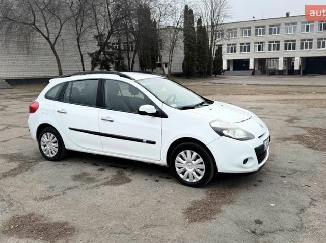 Білий Рено Кліо, об'ємом двигуна 1.46 л та пробігом 300 тис. км за 4800 $, фото 1 на Automoto.ua