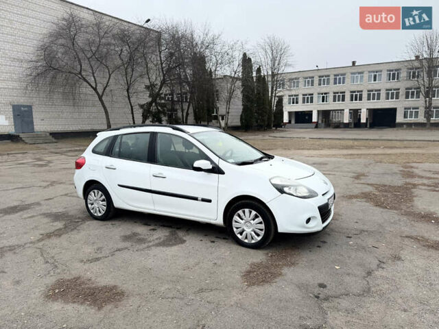 Белый Рено Клио, объемом двигателя 1.46 л и пробегом 290 тыс. км за 4999 $, фото 1 на Automoto.ua