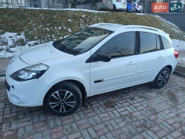 Белый Рено Клио, объемом двигателя 1.46 л и пробегом 320 тыс. км за 4100 $, фото 1 на Automoto.ua