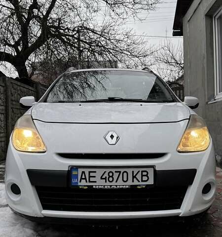Білий Рено Кліо, об'ємом двигуна 1.46 л та пробігом 160 тис. км за 5500 $, фото 1 на Automoto.ua