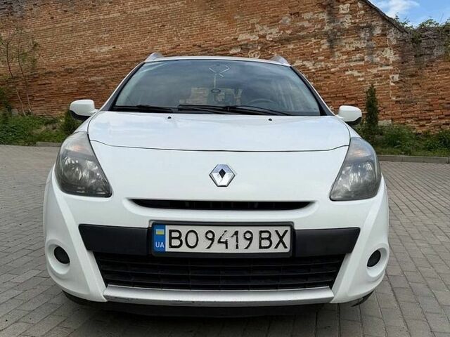Білий Рено Кліо, об'ємом двигуна 1.5 л та пробігом 228 тис. км за 4600 $, фото 1 на Automoto.ua