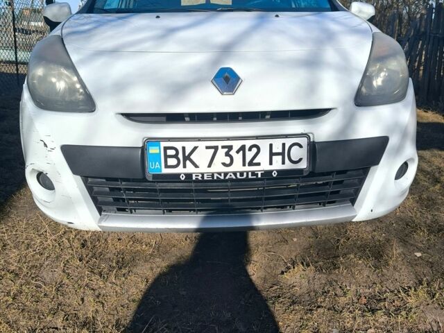 Білий Рено Кліо, об'ємом двигуна 1.6 л та пробігом 290 тис. км за 5400 $, фото 1 на Automoto.ua