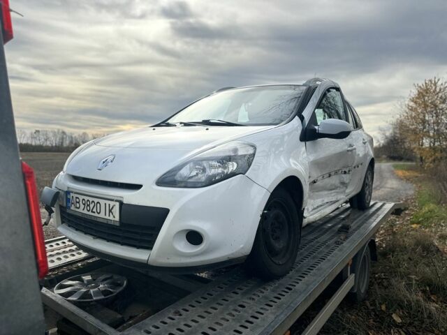 Белый Рено Клио, объемом двигателя 1.5 л и пробегом 180 тыс. км за 3650 $, фото 1 на Automoto.ua