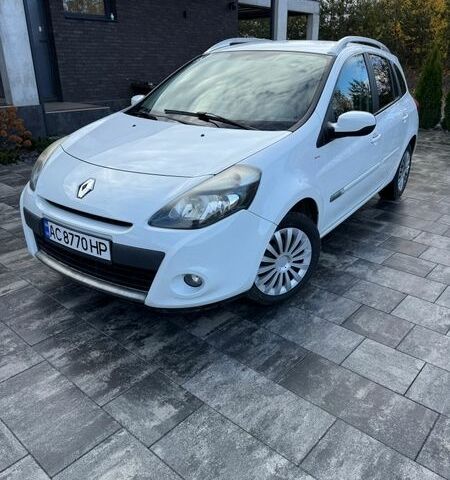 Белый Рено Клио, объемом двигателя 1.6 л и пробегом 231 тыс. км за 8000 $, фото 1 на Automoto.ua