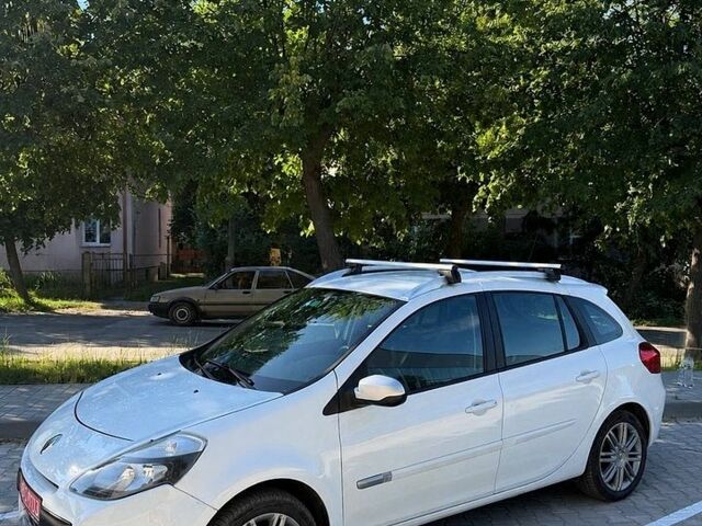 Белый Рено Клио, объемом двигателя 1.6 л и пробегом 239 тыс. км за 6700 $, фото 1 на Automoto.ua