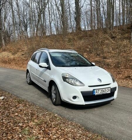 Білий Рено Кліо, об'ємом двигуна 1.6 л та пробігом 244 тис. км за 6500 $, фото 1 на Automoto.ua
