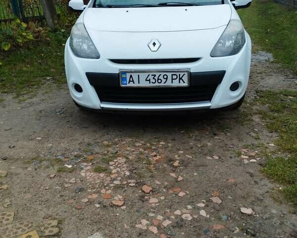 Білий Рено Кліо, об'ємом двигуна 1.5 л та пробігом 320 тис. км за 5500 $, фото 1 на Automoto.ua