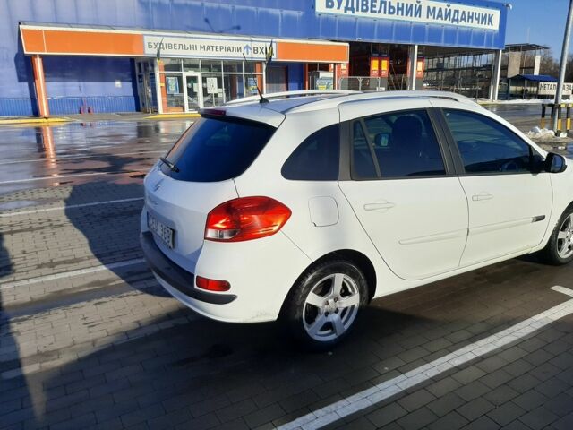 Белый Рено Клио, объемом двигателя 0 л и пробегом 133 тыс. км за 5999 $, фото 1 на Automoto.ua