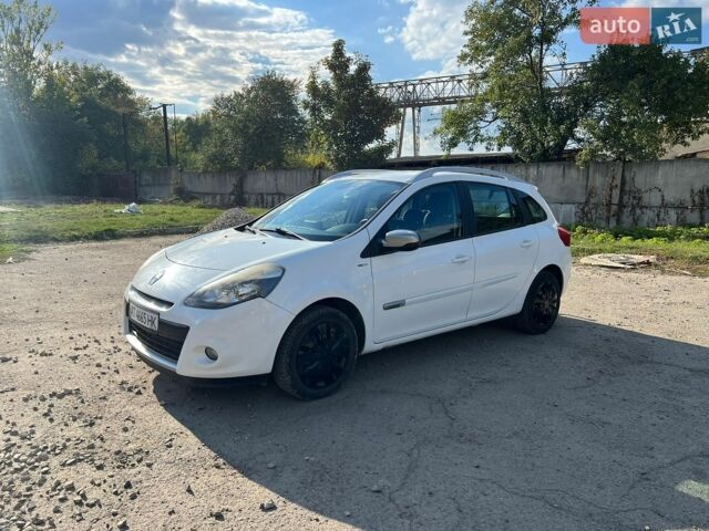 Білий Рено Кліо, об'ємом двигуна 1.46 л та пробігом 246 тис. км за 5200 $, фото 1 на Automoto.ua
