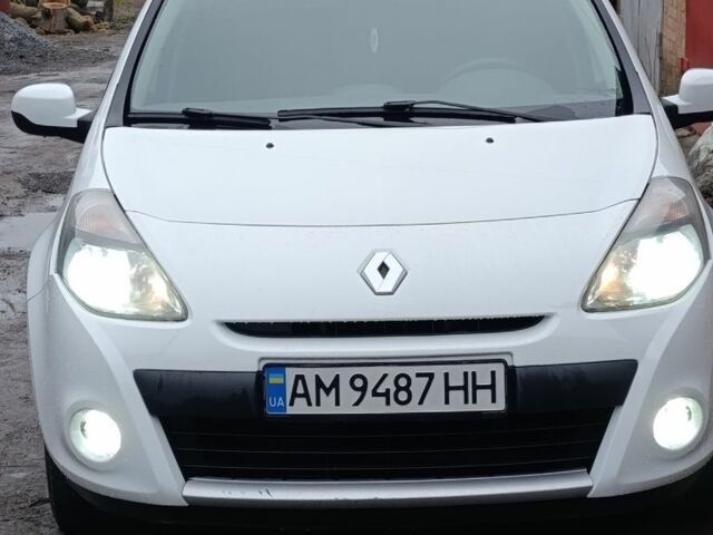 Білий Рено Кліо, об'ємом двигуна 1.5 л та пробігом 245 тис. км за 6200 $, фото 1 на Automoto.ua