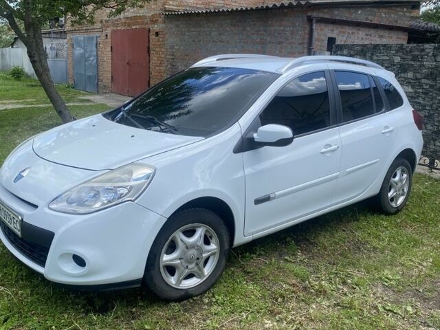 Белый Рено Клио, объемом двигателя 1.5 л и пробегом 270 тыс. км за 4950 $, фото 1 на Automoto.ua