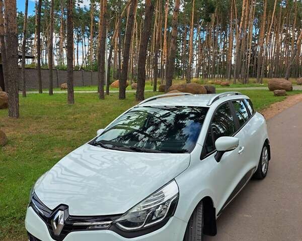 Белый Рено Клио, объемом двигателя 1.46 л и пробегом 217 тыс. км за 8000 $, фото 1 на Automoto.ua