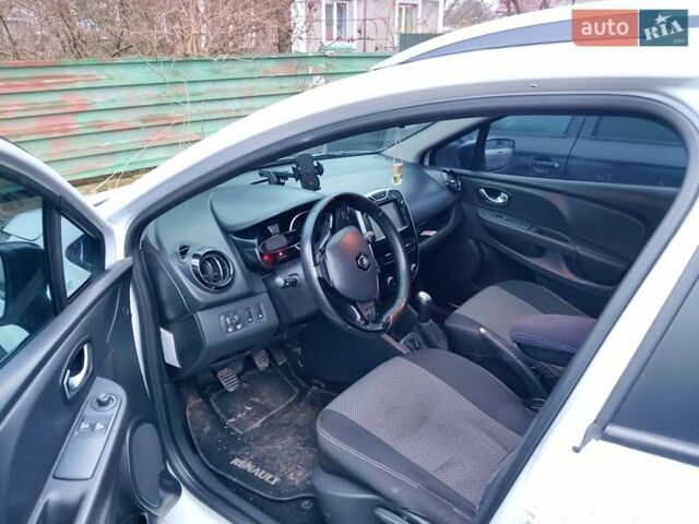 Белый Рено Клио, объемом двигателя 1.5 л и пробегом 300 тыс. км за 7300 $, фото 1 на Automoto.ua