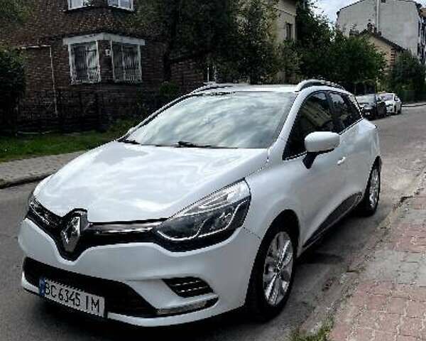 Белый Рено Клио, объемом двигателя 1.46 л и пробегом 240 тыс. км за 9100 $, фото 1 на Automoto.ua