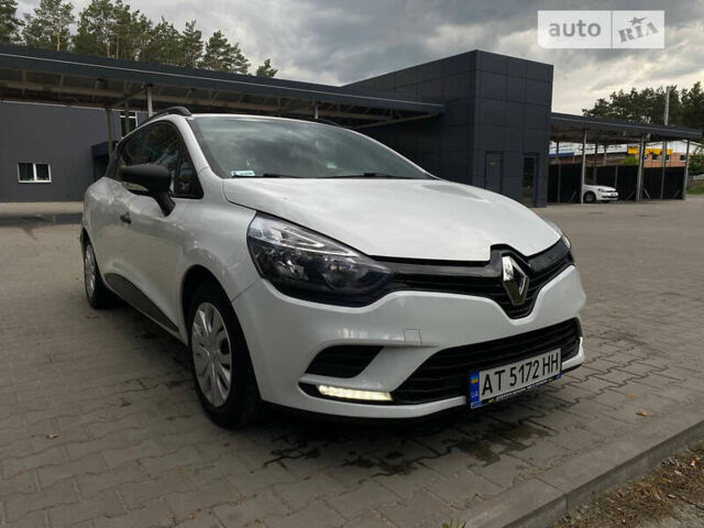 Белый Рено Клио, объемом двигателя 1.5 л и пробегом 200 тыс. км за 8399 $, фото 1 на Automoto.ua