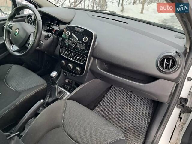 Белый Рено Клио, объемом двигателя 1.5 л и пробегом 200 тыс. км за 8400 $, фото 1 на Automoto.ua