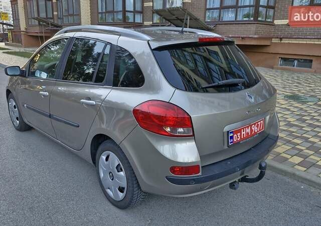 Бежевый Рено Клио, объемом двигателя 1.6 л и пробегом 230 тыс. км за 6999 $, фото 1 на Automoto.ua