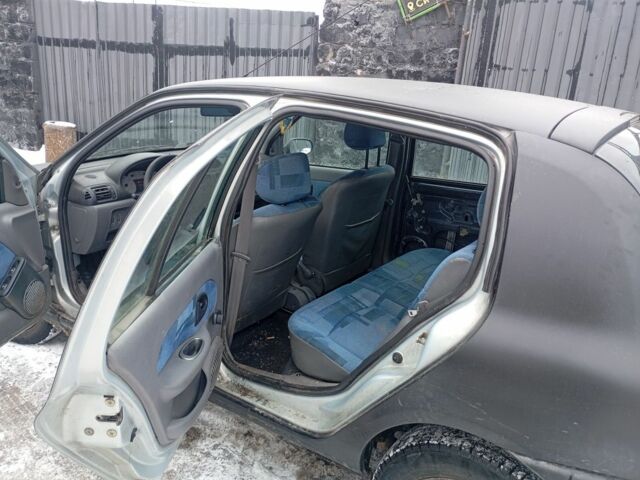 Черный Рено Клио, объемом двигателя 0 л и пробегом 200 тыс. км за 900 $, фото 1 на Automoto.ua