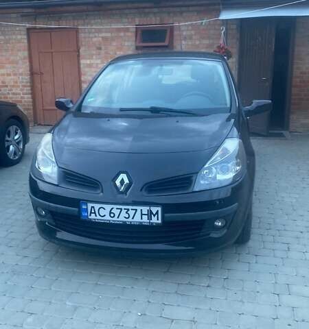 Черный Рено Клио, объемом двигателя 1.6 л и пробегом 250 тыс. км за 4500 $, фото 1 на Automoto.ua