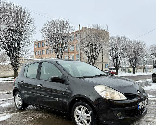 Черный Рено Клио, объемом двигателя 1.6 л и пробегом 221 тыс. км за 5500 $, фото 1 на Automoto.ua
