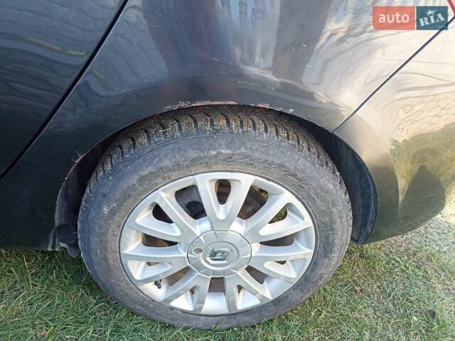 Черный Рено Клио, объемом двигателя 1.2 л и пробегом 189 тыс. км за 4800 $, фото 1 на Automoto.ua