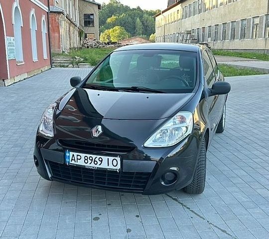 Чорний Рено Кліо, об'ємом двигуна 1.15 л та пробігом 148 тис. км за 5300 $, фото 1 на Automoto.ua