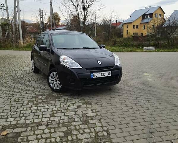 Черный Рено Клио, объемом двигателя 1.1 л и пробегом 110 тыс. км за 4550 $, фото 1 на Automoto.ua