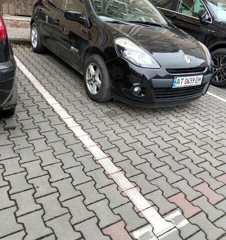 Черный Рено Клио, объемом двигателя 1.5 л и пробегом 240 тыс. км за 2222 $, фото 1 на Automoto.ua