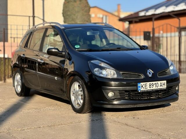 Черный Рено Клио, объемом двигателя 1.6 л и пробегом 197 тыс. км за 5600 $, фото 1 на Automoto.ua