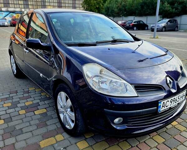 Фиолетовый Рено Клио, объемом двигателя 1.6 л и пробегом 165 тыс. км за 5000 $, фото 1 на Automoto.ua