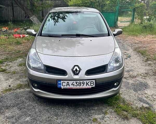 Коричневый Рено Клио, объемом двигателя 1.6 л и пробегом 277 тыс. км за 4500 $, фото 1 на Automoto.ua