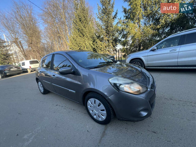 Коричневый Рено Клио, объемом двигателя 1.5 л и пробегом 279 тыс. км за 4950 $, фото 1 на Automoto.ua