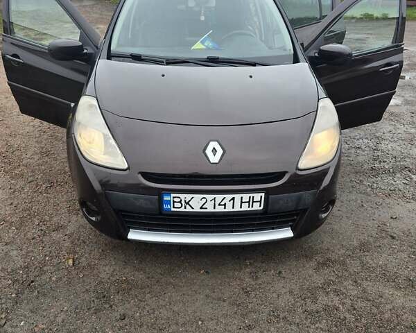 Коричневый Рено Клио, объемом двигателя 1.6 л и пробегом 186 тыс. км за 5000 $, фото 1 на Automoto.ua