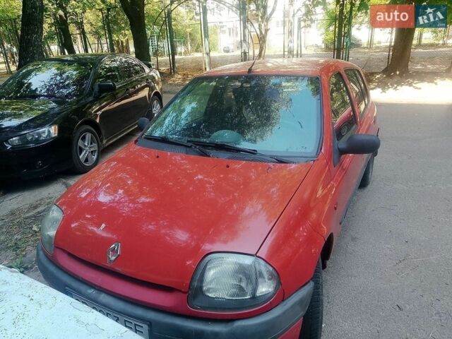 Червоний Рено Кліо, об'ємом двигуна 1.4 л та пробігом 300 тис. км за 2000 $, фото 1 на Automoto.ua