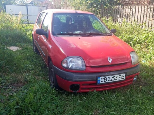 Красный Рено Клио, объемом двигателя 1.4 л и пробегом 300 тыс. км за 2200 $, фото 1 на Automoto.ua