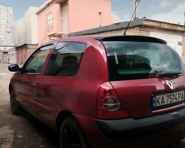 Красный Рено Клио, объемом двигателя 1.39 л и пробегом 200 тыс. км за 5000 $, фото 1 на Automoto.ua