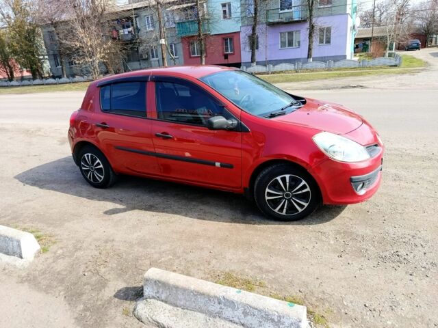 Красный Рено Клио, объемом двигателя 1.1 л и пробегом 197 тыс. км за 4500 $, фото 1 на Automoto.ua