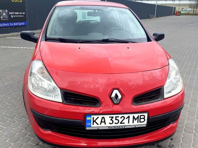Красный Рено Клио, объемом двигателя 1.1 л и пробегом 300 тыс. км за 3300 $, фото 1 на Automoto.ua
