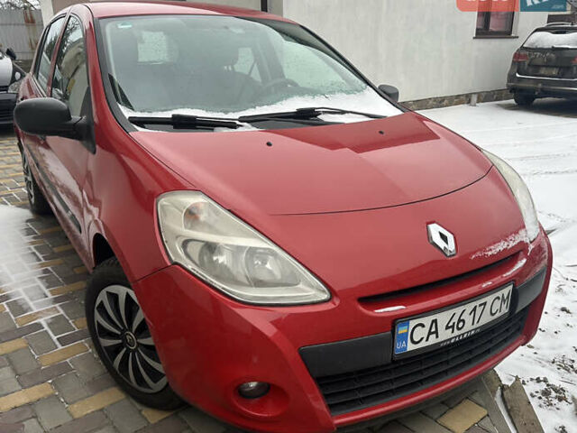 Красный Рено Клио, объемом двигателя 1.2 л и пробегом 212 тыс. км за 3950 $, фото 1 на Automoto.ua