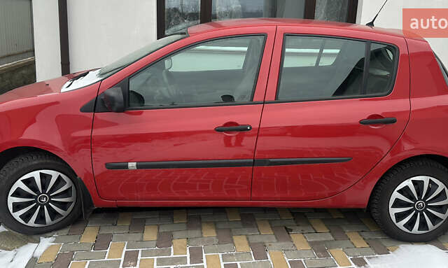 Червоний Рено Кліо, об'ємом двигуна 1.2 л та пробігом 212 тис. км за 4200 $, фото 1 на Automoto.ua