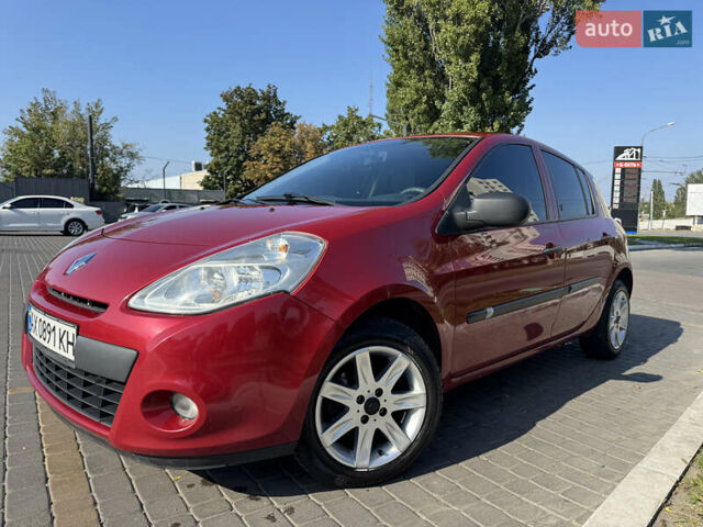 Червоний Рено Кліо, об'ємом двигуна 1.46 л та пробігом 286 тис. км за 5500 $, фото 1 на Automoto.ua