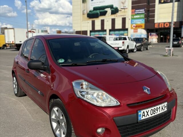 Красный Рено Клио, объемом двигателя 0 л и пробегом 288 тыс. км за 4887 $, фото 1 на Automoto.ua