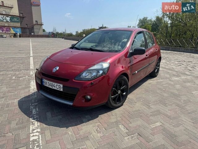 Червоний Рено Кліо, об'ємом двигуна 1.15 л та пробігом 207 тис. км за 4499 $, фото 1 на Automoto.ua