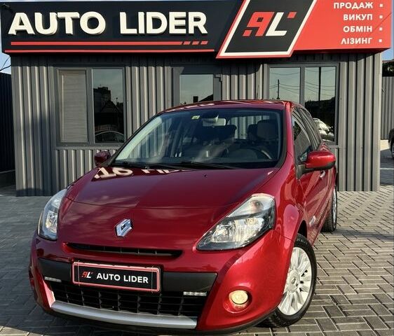 Красный Рено Клио, объемом двигателя 1.2 л и пробегом 209 тыс. км за 6500 $, фото 1 на Automoto.ua