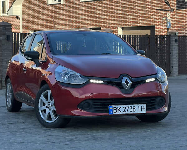 Красный Рено Клио, объемом двигателя 1.5 л и пробегом 226 тыс. км за 8000 $, фото 1 на Automoto.ua