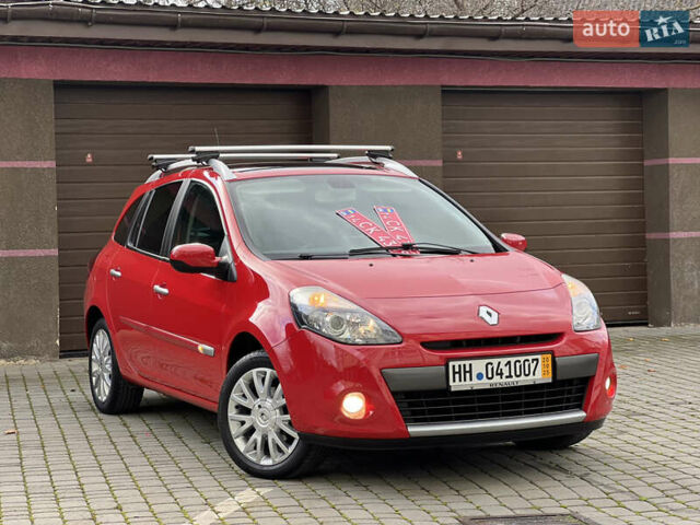 Красный Рено Клио, объемом двигателя 1.6 л и пробегом 240 тыс. км за 6999 $, фото 1 на Automoto.ua