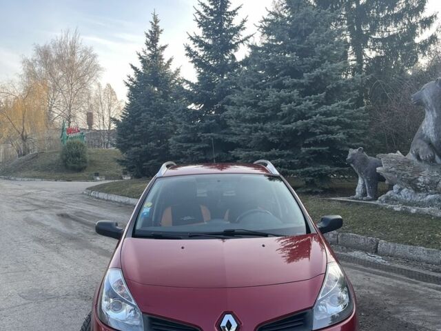 Красный Рено Клио, объемом двигателя 1.5 л и пробегом 274 тыс. км за 5550 $, фото 1 на Automoto.ua