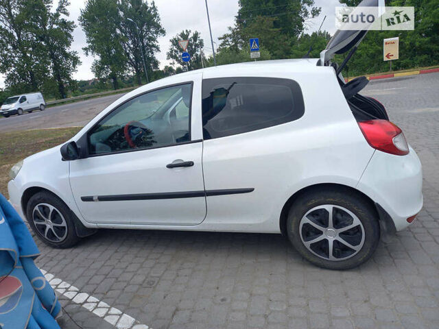 Рено Клио, объемом двигателя 1.5 л и пробегом 250 тыс. км за 5000 $, фото 1 на Automoto.ua